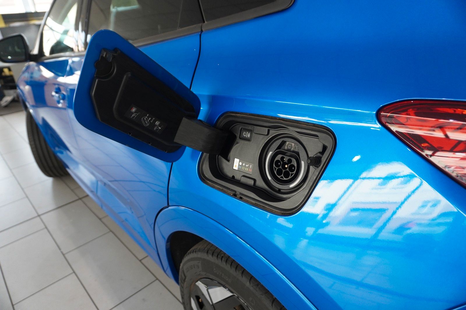Fahrzeugabbildung Opel Grandland (X) 1.6T GSe 4HYBRID NAVI/LED/KAMERA