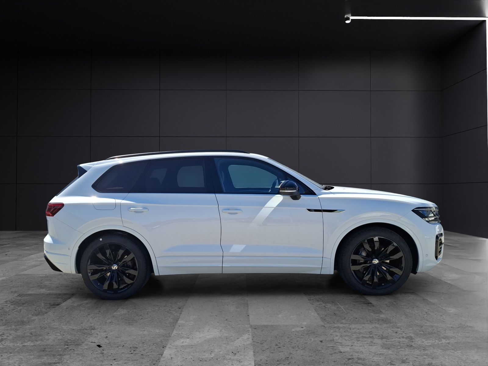 Fahrzeugabbildung Volkswagen Touareg TDI R-Line 4M Matrix AHK Pano Leder Luft