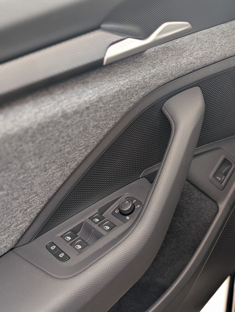 Fahrzeugabbildung SKODA Superb IV 2.0TDI DSG 4x4 MATRIX ACC NEUES MODELL