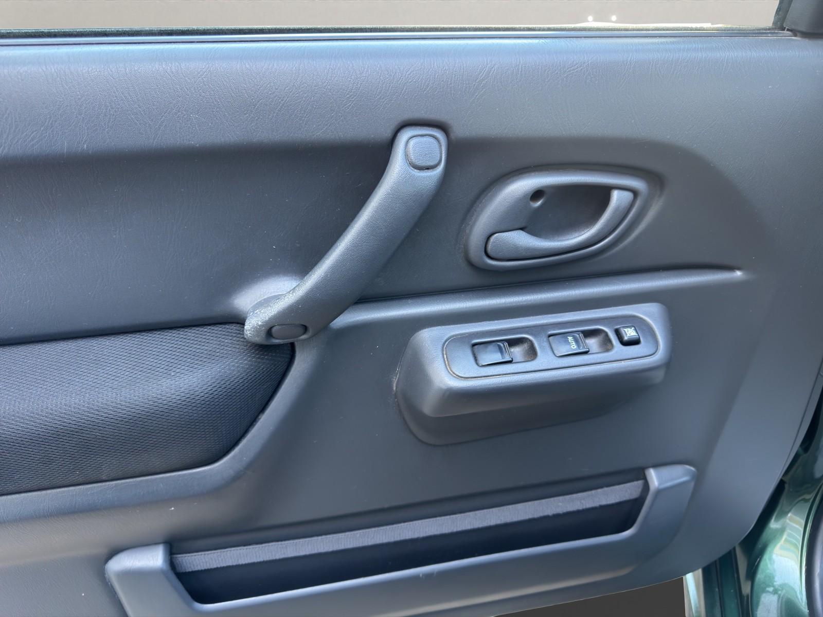 Suzuki Jimny 1.3 86 ch BVM 4x4 / Climatisation / Attelage / Pare-buffle / Soubassement traité anticorrosion