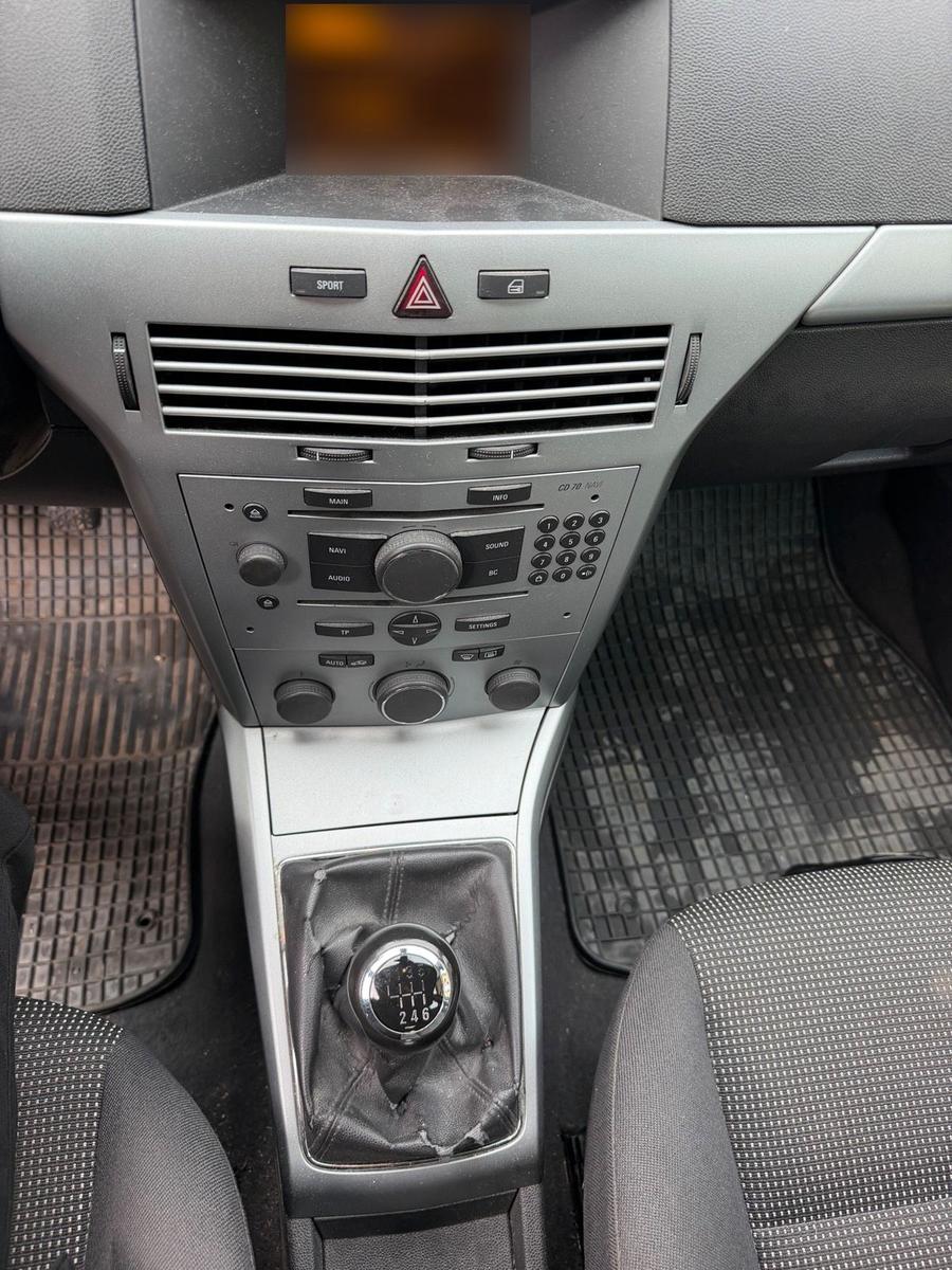 Opel Astra 2008 — photo 10