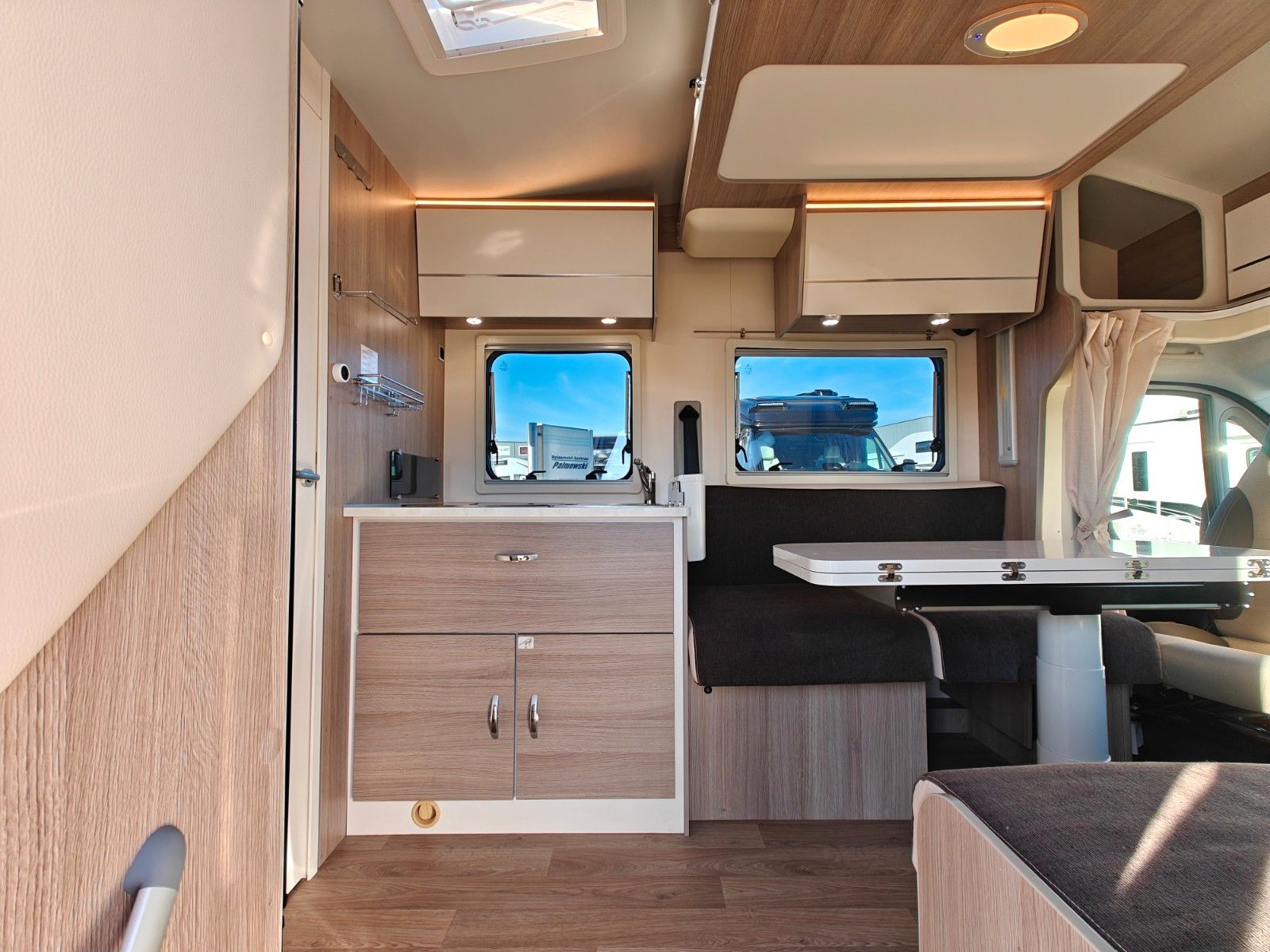 Fahrzeugabbildung XGO Dynamic 99 P + Hubbett, Solar, SAT, TV, Markise