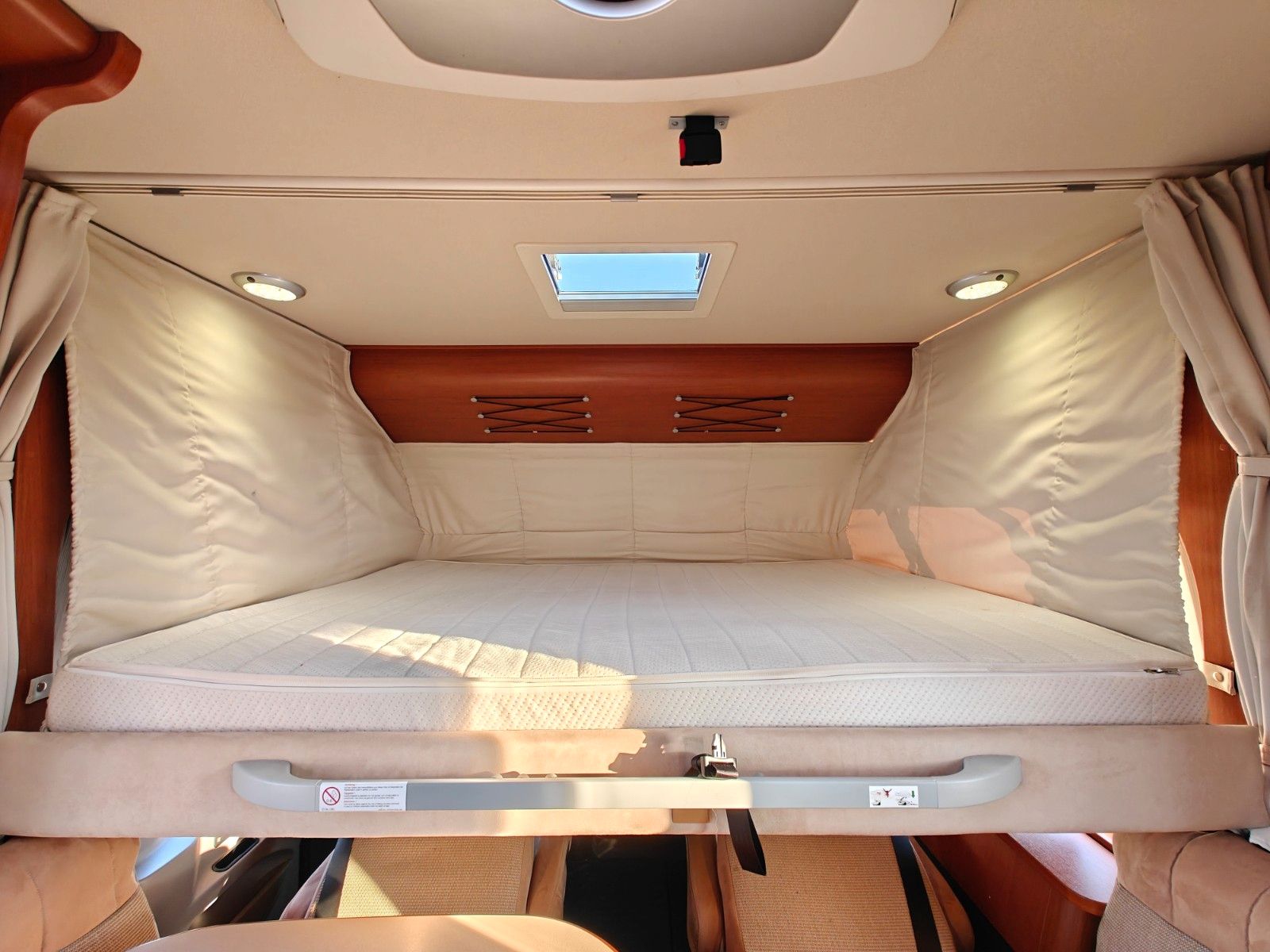 Fahrzeugabbildung HYMER / ERIBA / HYMERCAR B - KLASSE 594 - AUS ERSTBESITZ