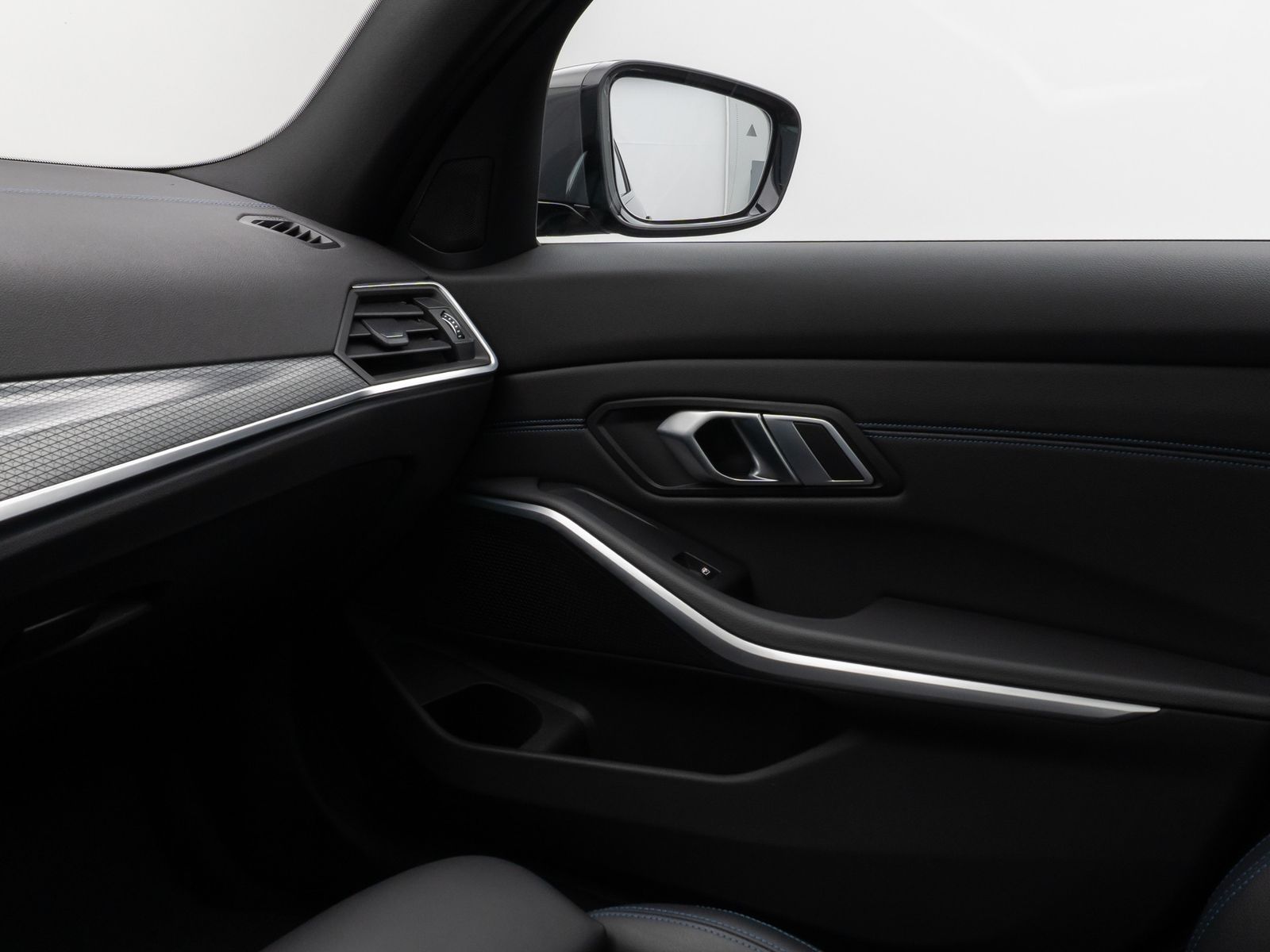 Fahrzeugabbildung BMW 330e xD M Sport Kamera DAB HiFi Komfort Panorama