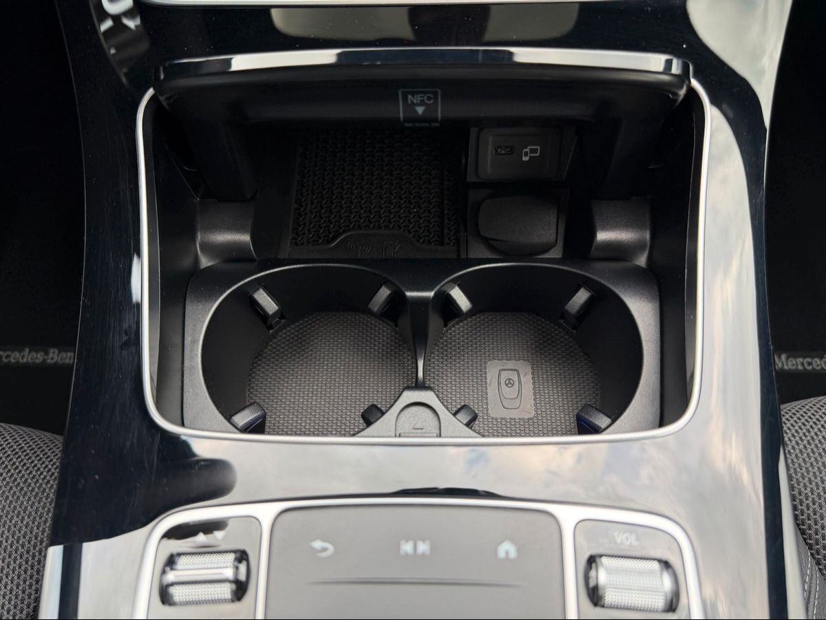 Fahrzeugabbildung Mercedes-Benz E 200d T Avantgarde+Pano+Distr+AHK+360