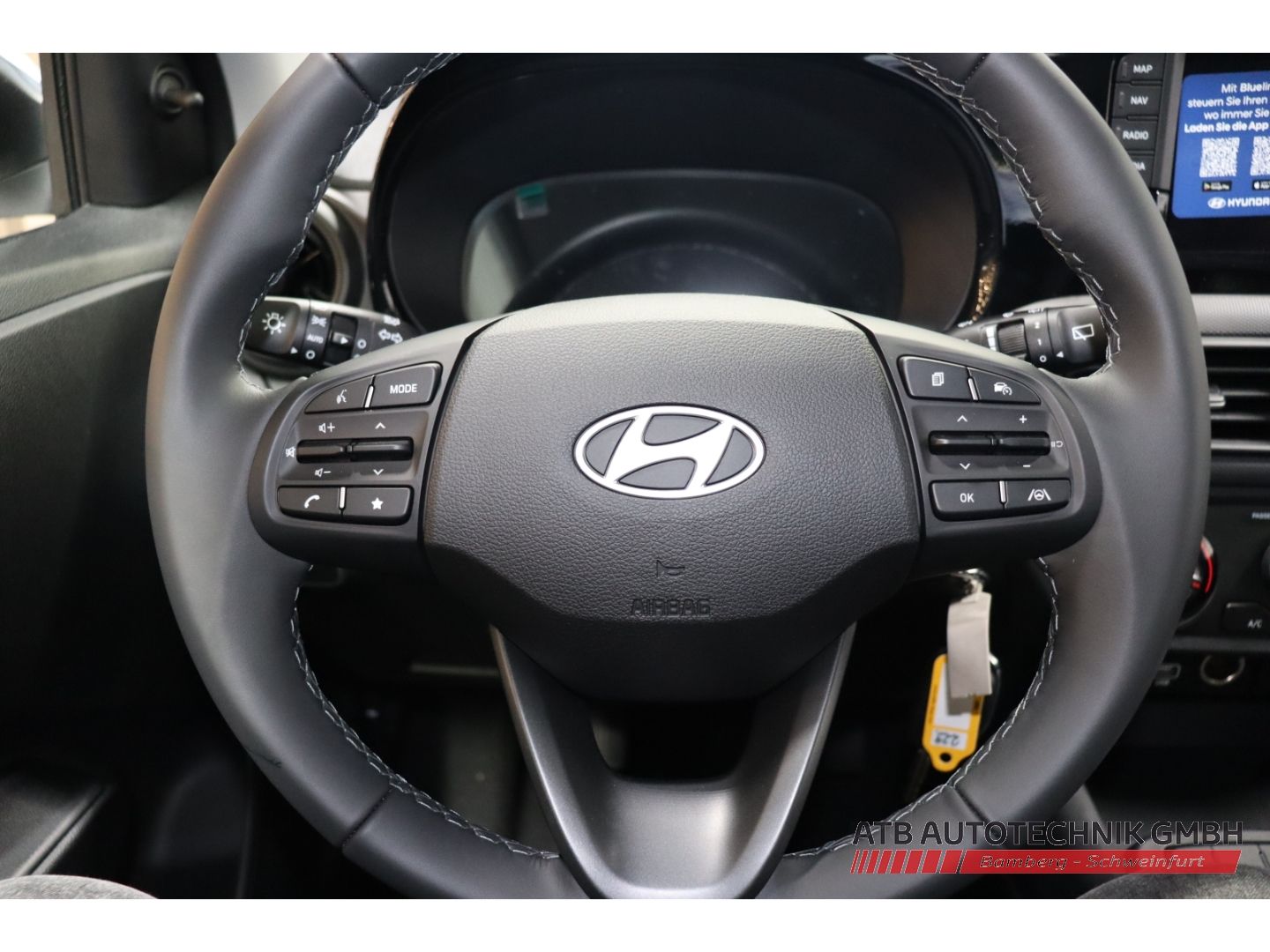 Fahrzeugabbildung Hyundai i10 Select MY25 1.0 Benzin 63 PS 5-MT 2WD Navi A