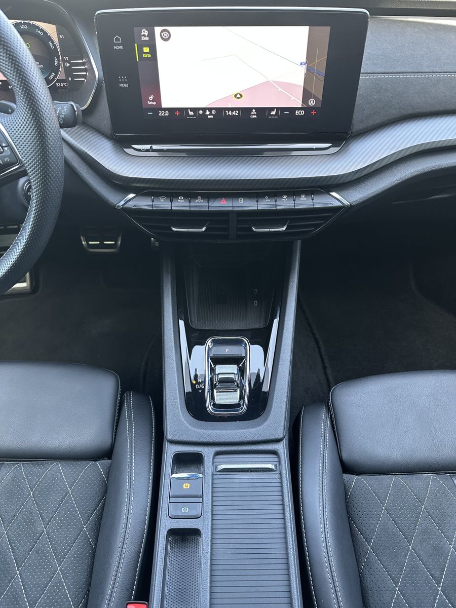 Fahrzeugabbildung SKODA Octavia Combi 1.4 TSI iV RS DSG NAV+LED+KAM+18ZO