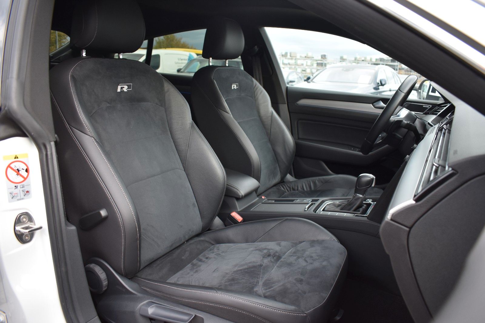 Fahrzeugabbildung Volkswagen Arteon R-Line 4Motion PANO/AHK/STH/MASAGE/DYNAUD