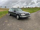 Mercedes-Benz Mercedes S124 300TE 4 Matic W124 - Mercedes-Benz 300 mit Benzin-Antrieb: Kombi
