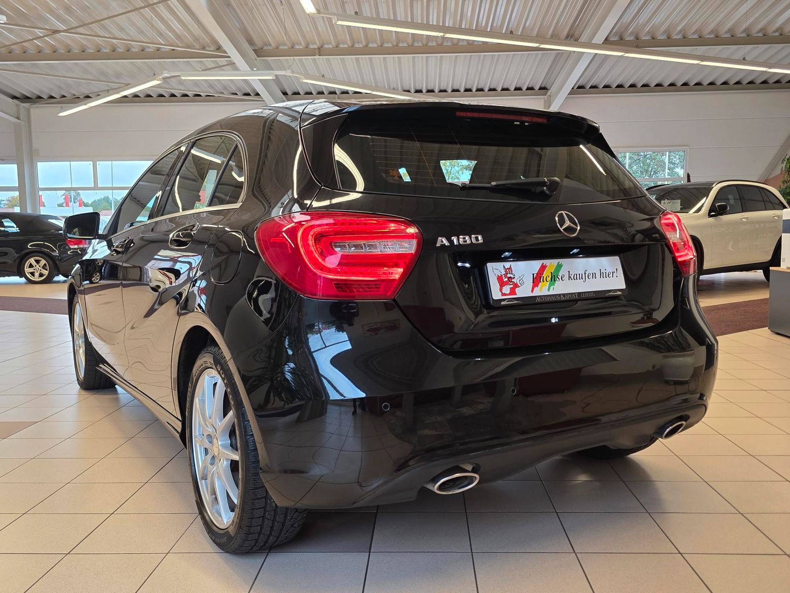 Fahrzeugabbildung Mercedes-Benz A180 Automatik /BiXenon/Navi/Teilleder/Park-As.