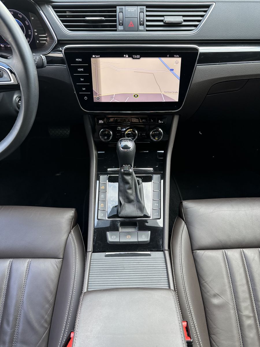 Fahrzeugabbildung SKODA Superb Combi 1.4 TSI iV DSG L&K NAV+MATRIX+VCOCK