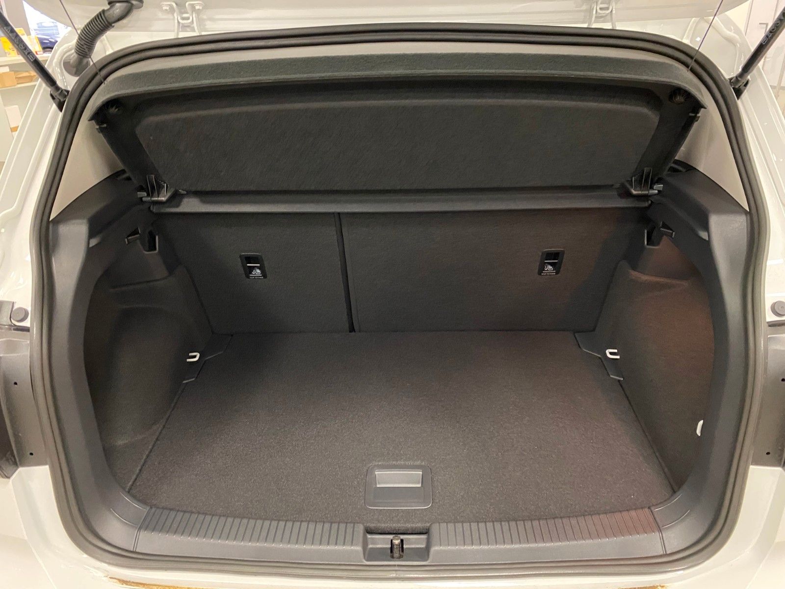 Fahrzeugabbildung Volkswagen T-CROSS 1.0 TSI LIFE+17 ZOLL ALU+SITZHEIZUNG+PDC