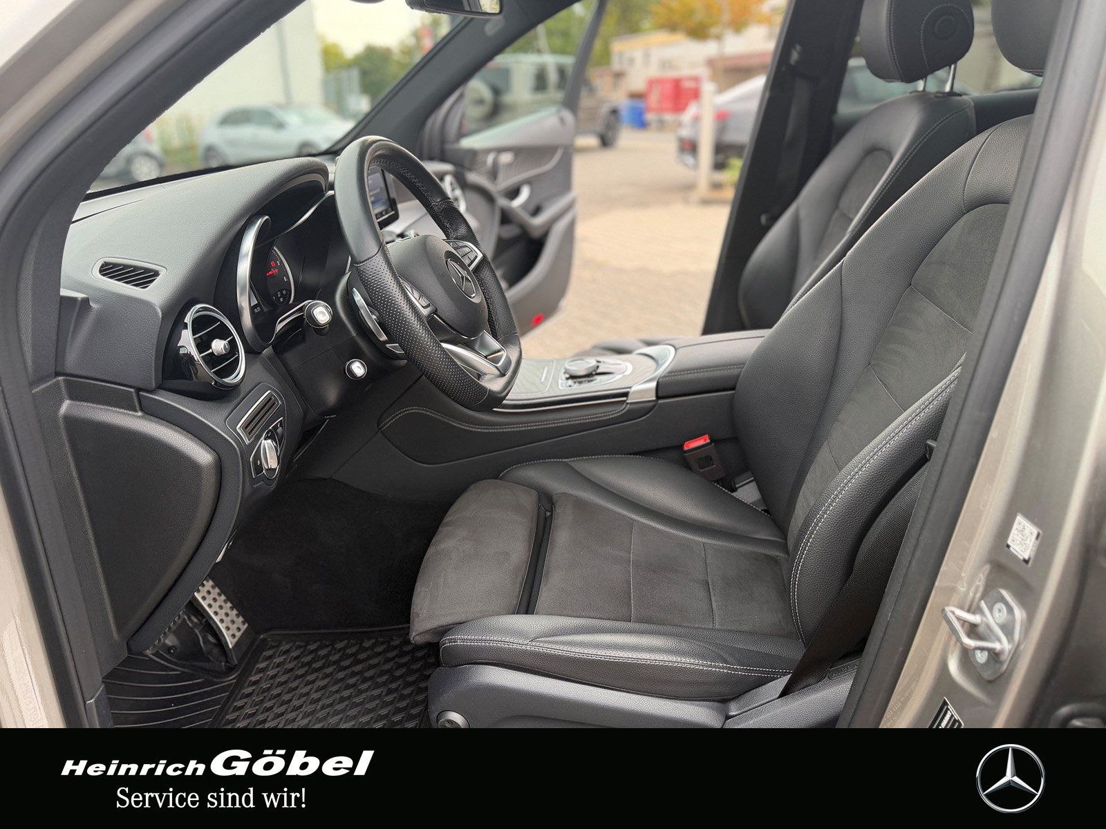 Fahrzeugabbildung Mercedes-Benz GLC 220 d 4M AMG+PANORAMA+ILS+20ZOLL+NIGHTP.+AHK