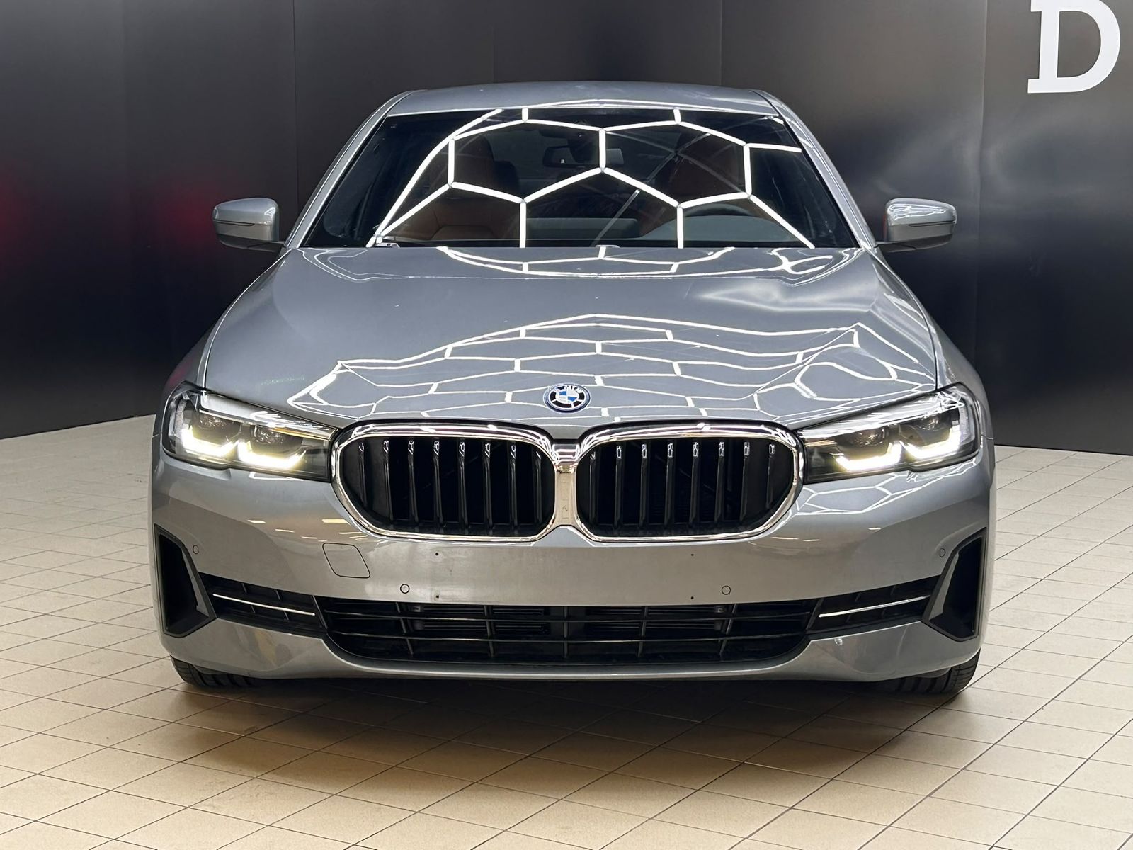 Fahrzeugabbildung BMW 530e xDri LEDER+VIRTU+PROF+LED+SHZ+KAMERA+TEMP+M