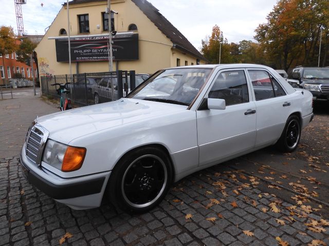 Mercedes-Benz 200E Lim.*AUT.*KLIMA*TEMPOMAT*KAMERA*OLDTIMER*