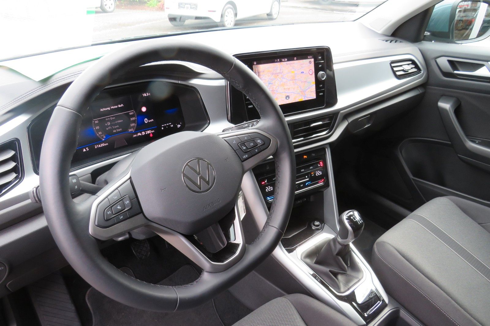 Fahrzeugabbildung Volkswagen T-Roc Life NAVI SITZH. GJ APP-CONNECT 1.HD