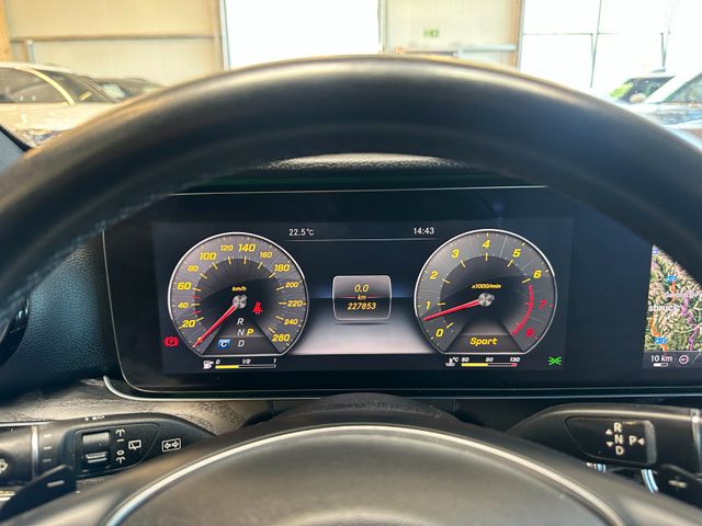 MYAUTOCENTER – Gebraucht- und Jahreswagen mit Werkstattservice in Pfaffenhofen Mercedes-Benz E 400 4Matic *TÜV*AHK*Standh*Avantgarde*