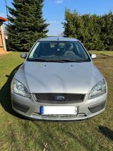 Ford Focus 1,6 Style Turnier wenig km - Ford Focus aus 2007: Style