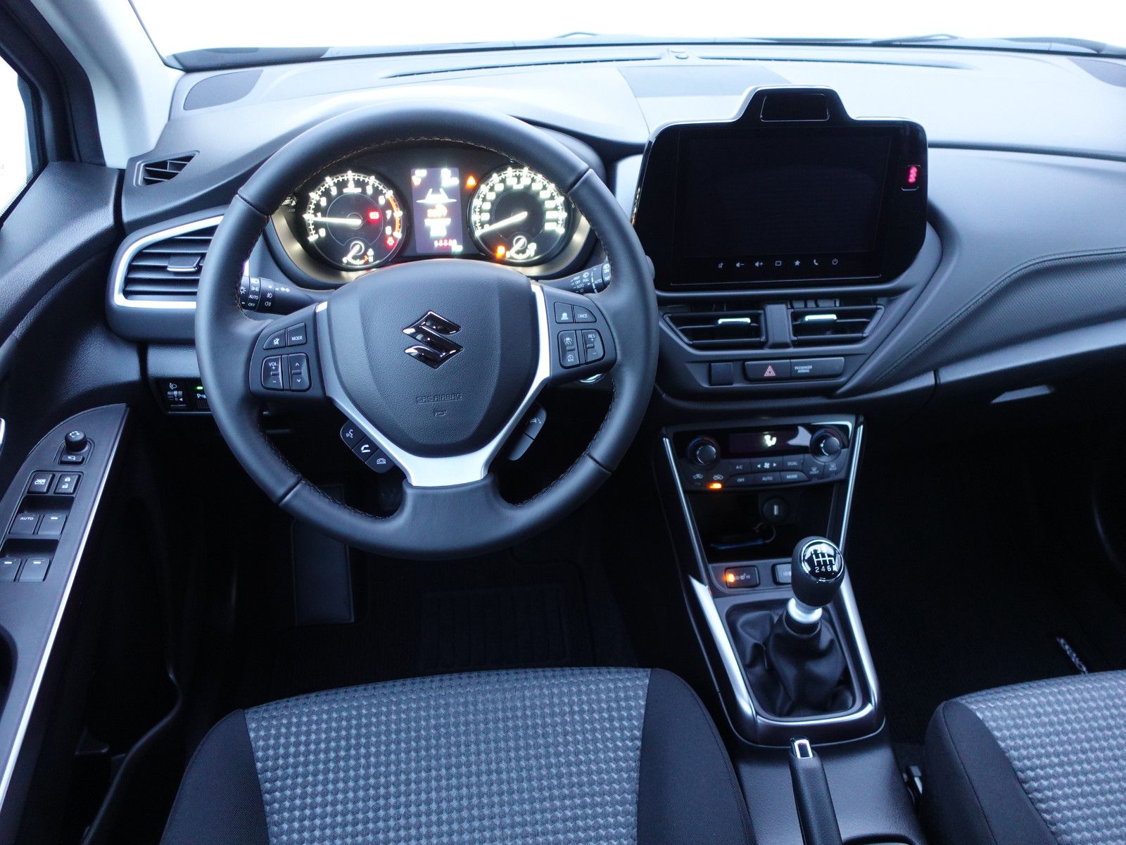 Fahrzeugabbildung Suzuki S-Cross 1.4 Hybrid Comfort,Navi,Kamera,Sitzhzg