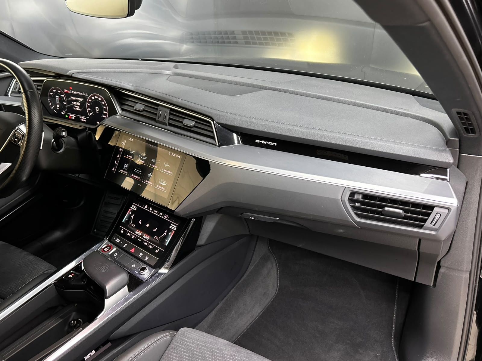 Fahrzeugabbildung Audi e-tron 55 Quat 2X S LINE SPORT LED+NAVI+B&O+KAM+