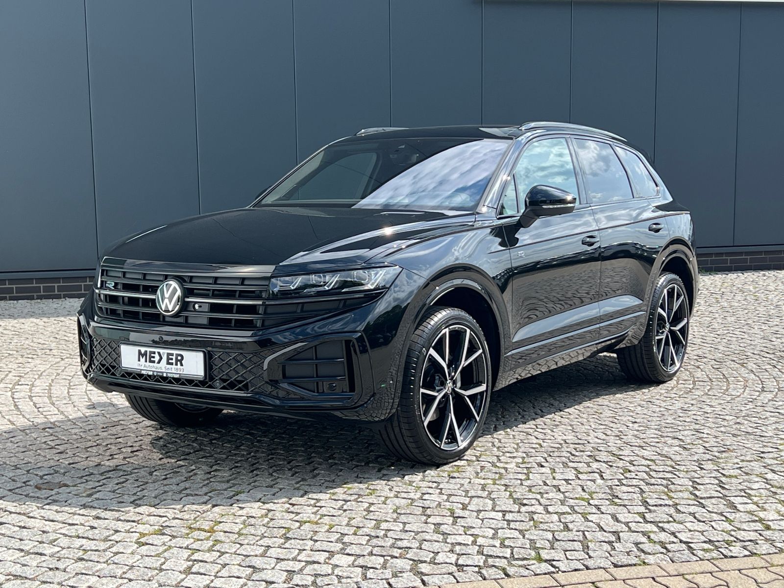 Fahrzeugabbildung Volkswagen Touareg  R-Line 3.0 TDI V6 DSG 4MOTION *Leder, A