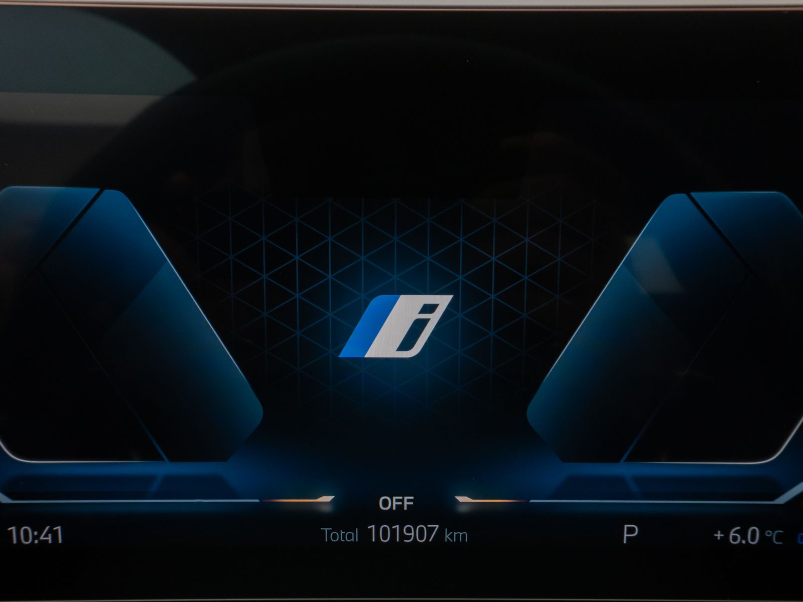 Fahrzeugabbildung BMW 320e DAB HUD Komfort LED Sport Stop&Go 17Zoll