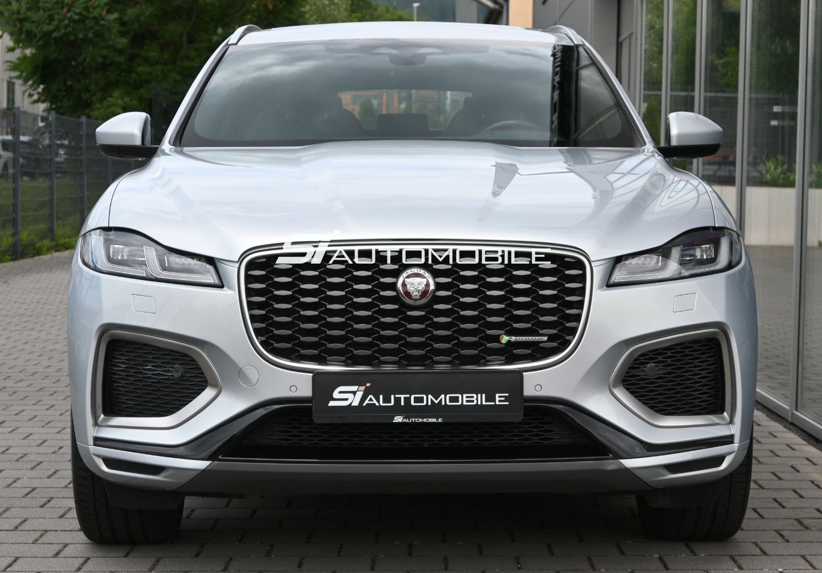 Fahrzeugabbildung Jaguar F-Pace D300 R-DYNAMIC SE AWD °ACC°AHK°HUD°PANO°