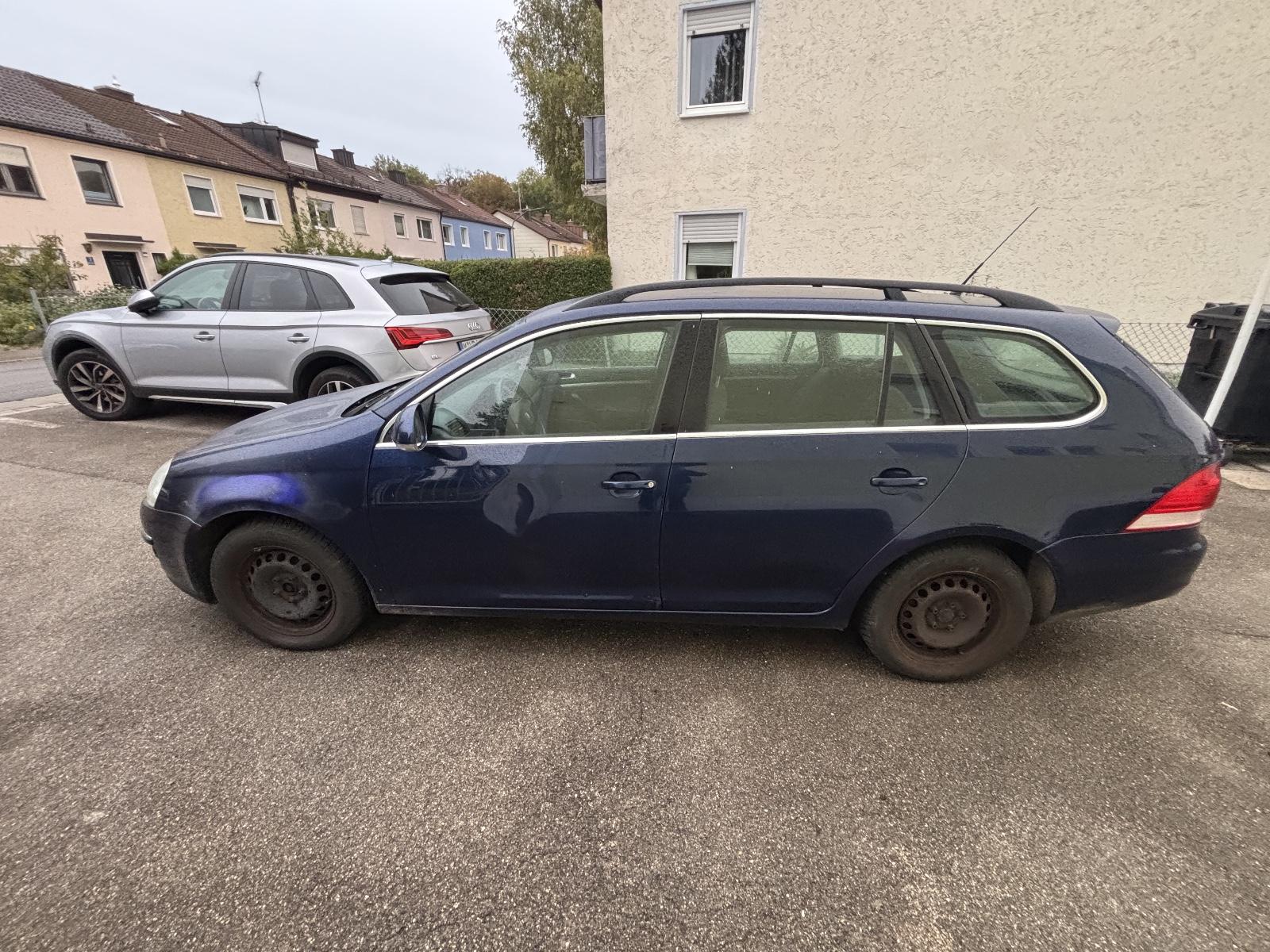 Volkswagen Golf 2009 — rear view