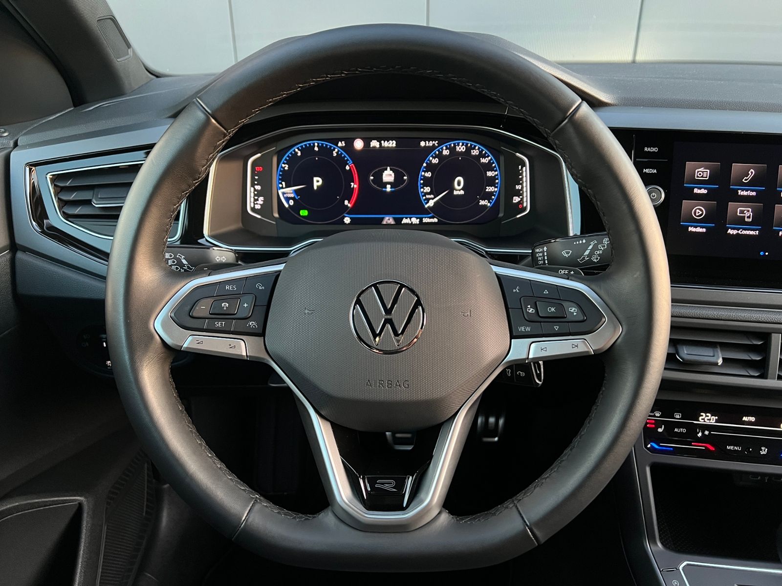 Fahrzeugabbildung Volkswagen Taigo R-Line 1.5 TSI DSG *AHK, IQ-Light, Navi, 1