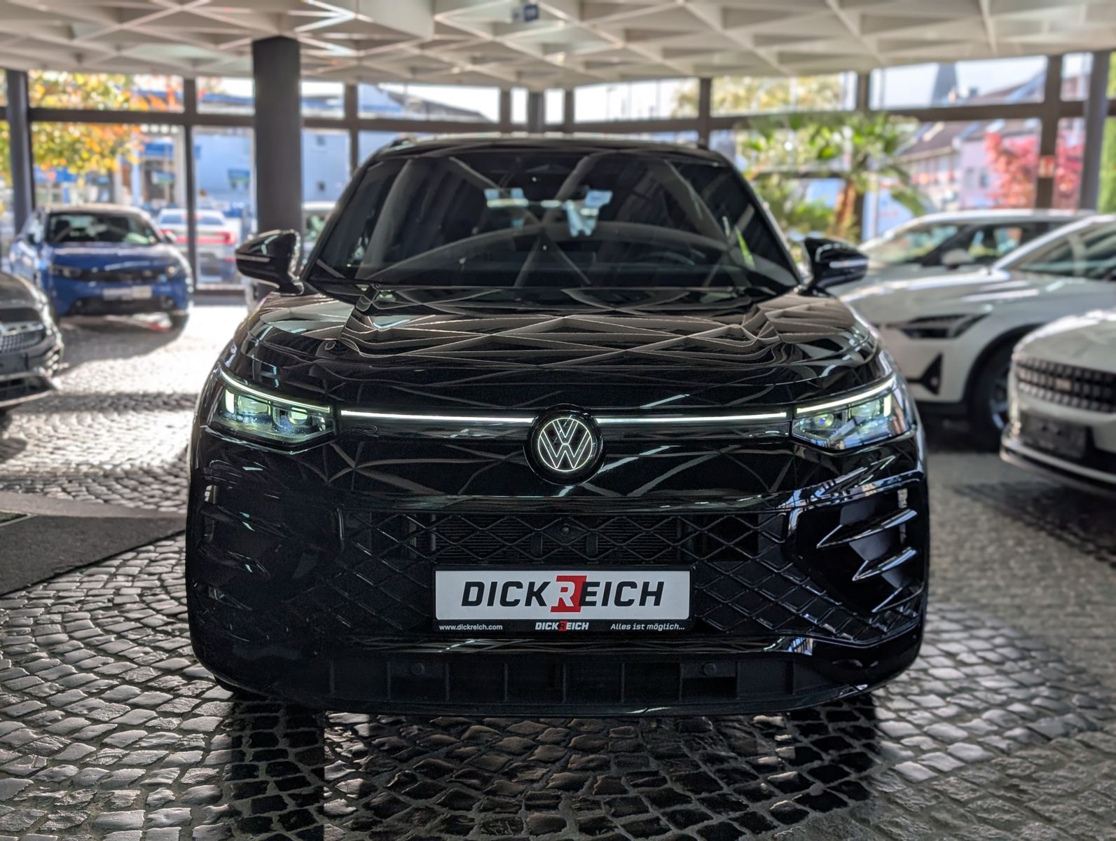 Fahrzeugabbildung Volkswagen Tayron R-Line 360°H&K HUD PANO IQ-LIGHT BLACK 7S
