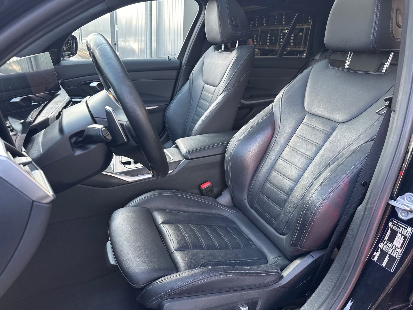 Fahrzeugabbildung BMW 320d Touring M-Sport NAV+LED+PANO+SHZ+PDC+DAB