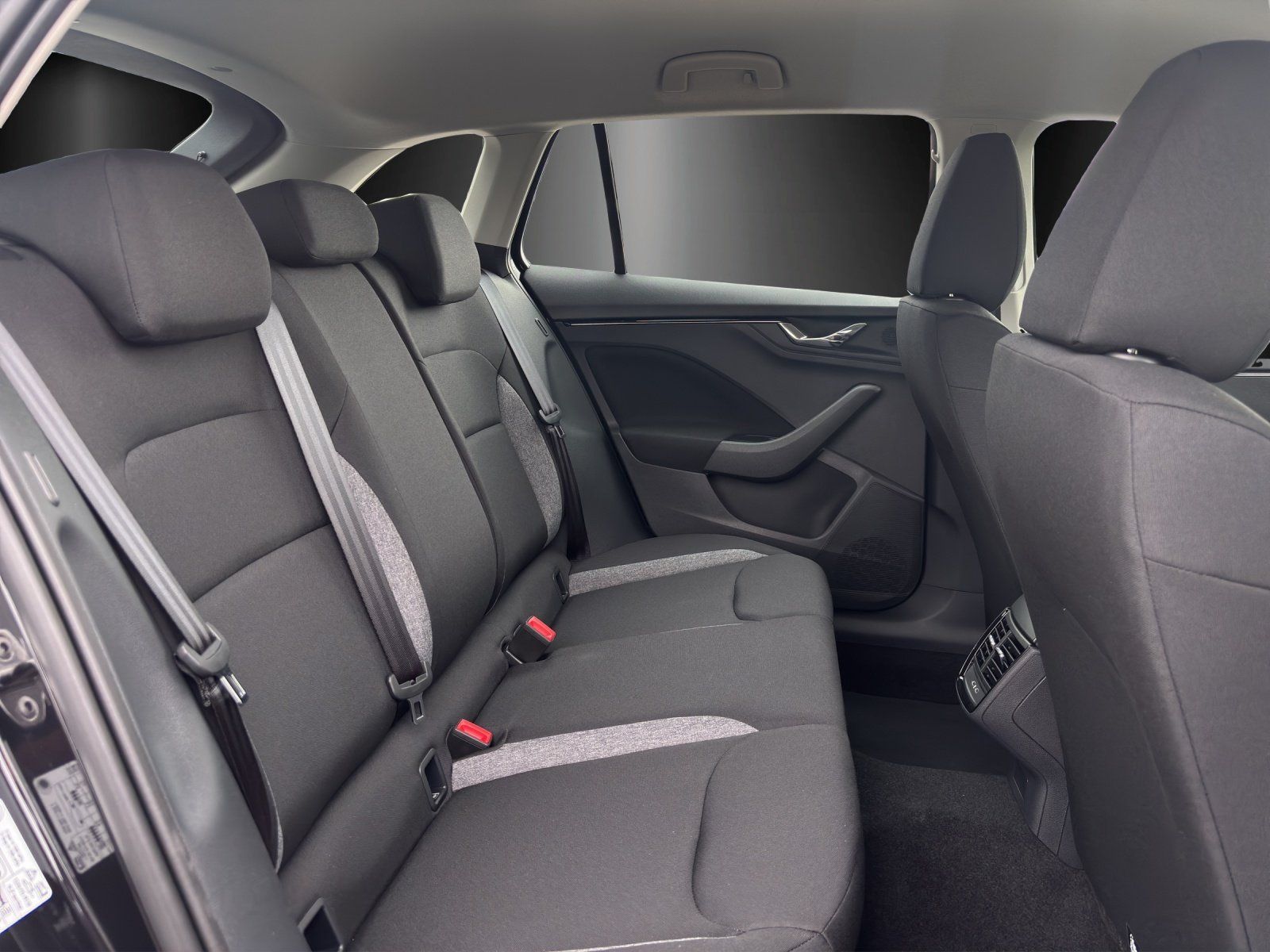 Fahrzeugabbildung SKODA Scala Essence 1,0 TSI 70 kW