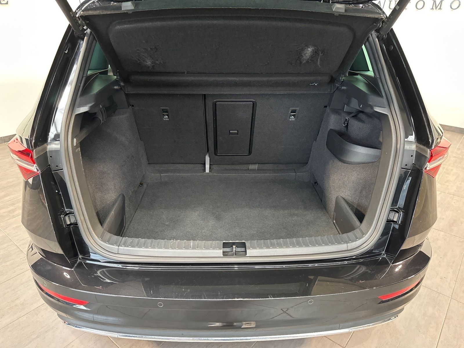 Fahrzeugabbildung SKODA Karoq 2.0 TDI DSG 4x4 Sportline NAV+ACC+360GRAD