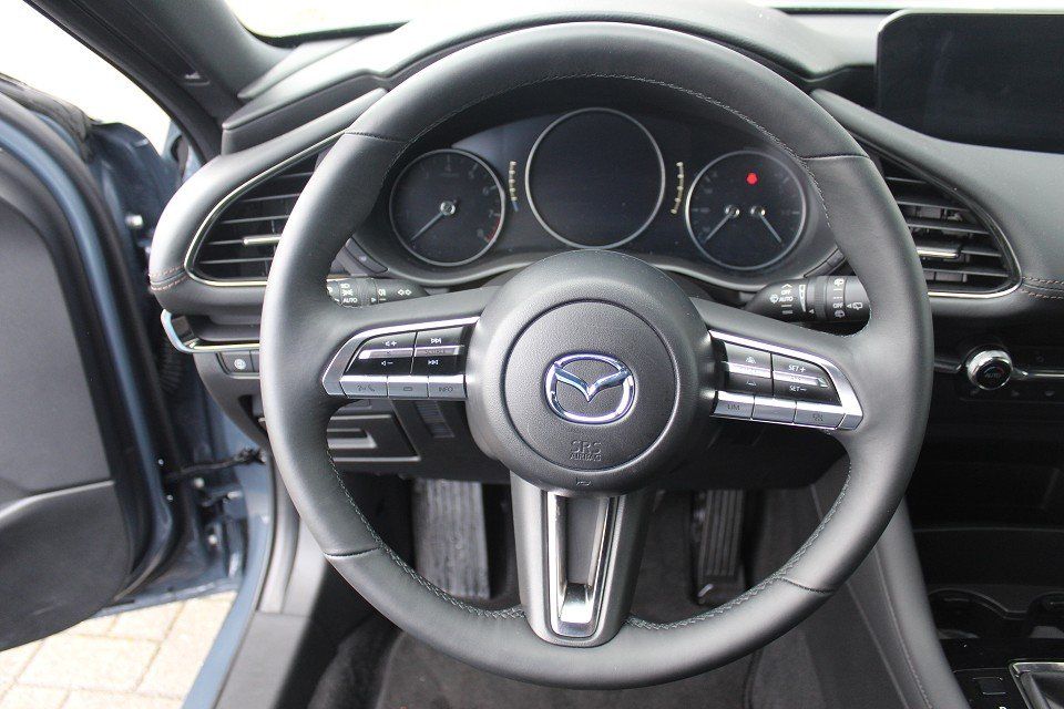 Fahrzeugabbildung Mazda 3 M-Hybrid Selection G-122 ACT-P NAVI ACAA 360°