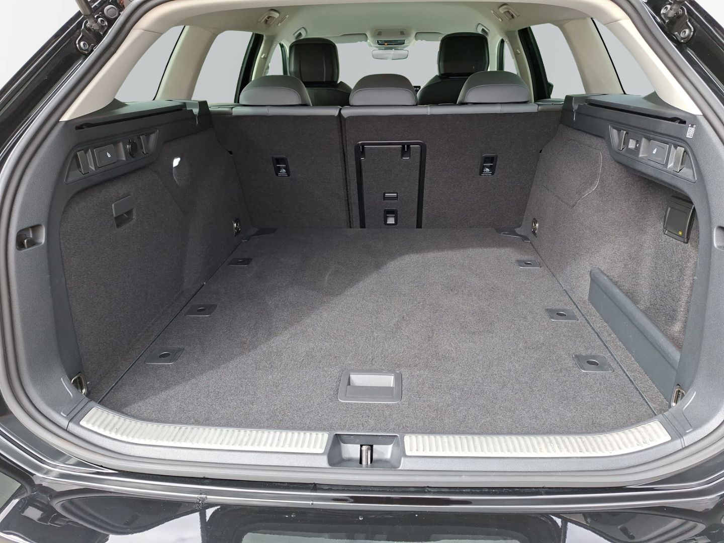 Passat Variant 2.0TDI DSG Business *AHK*HUD*AREA