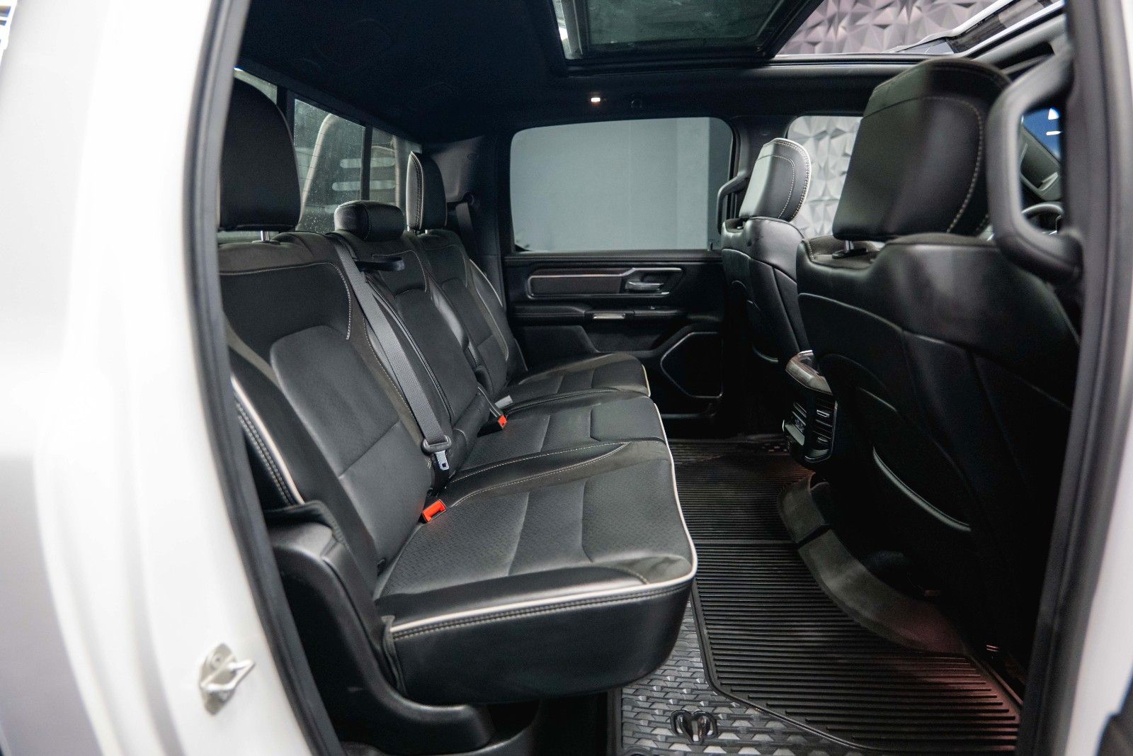 Fahrzeugabbildung Dodge RAM 3.0 MY 25 TWIN TURBO LARAMIE Night Pano ACC