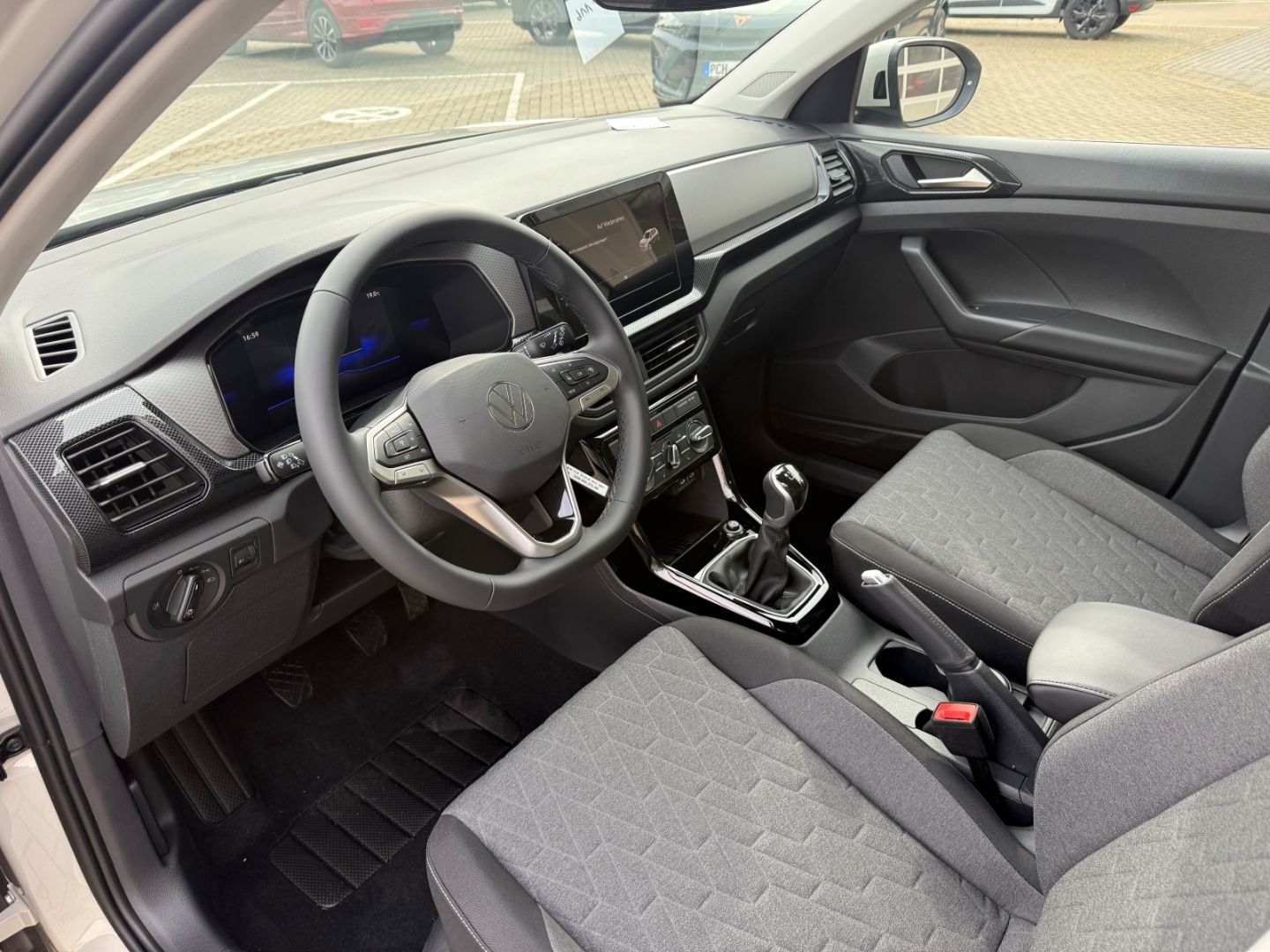 Fahrzeugabbildung Volkswagen T-Cross 1.0 TSI 70 kW Life Digitales Cockpit LED