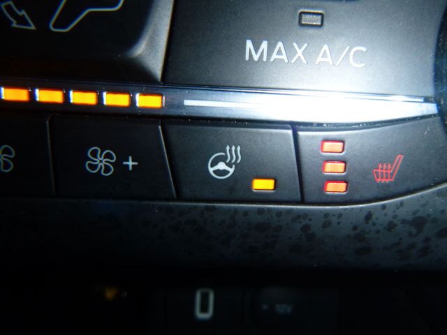 Fahrzeugabbildung Ford Focus 1,5 EcoBoost Lim >AUT/NAVI/Sitzheiz/PDC<