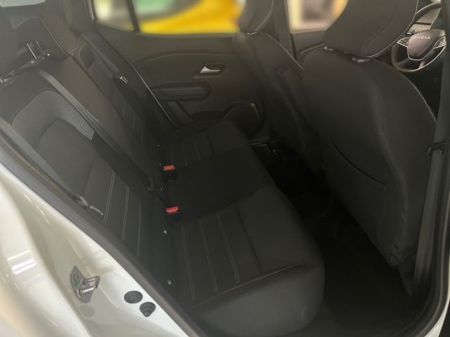 Fahrzeugabbildung Dacia Sandero Stepway Expression TCe 90HP CVT Apple Ca