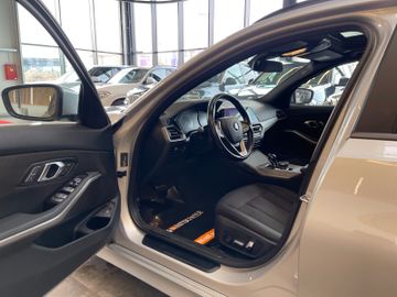 BMW 318d Touring  *1.HAND*19%MWST.*PANO*NOTRUFSYSTEM