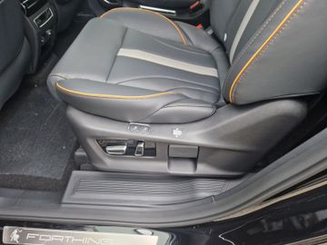 Bild 10 DFSK Forthing 4 U-Tour NOBLE 7 Sitze