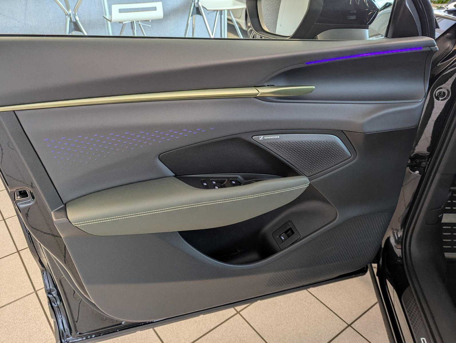Fahrzeugabbildung CUPRA Terramar 1.5 TSI Tribe Senn Pano Matrix HUD AHK