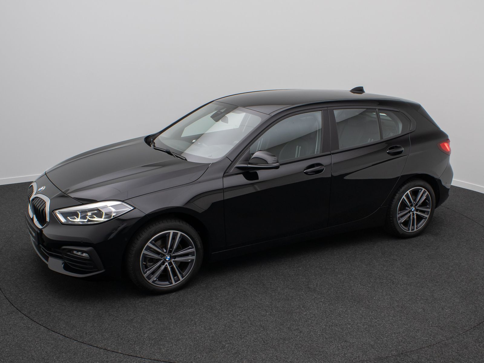 Fahrzeugabbildung BMW 118i Sport Leder HUD DAB Kamera AHK Memory LED
