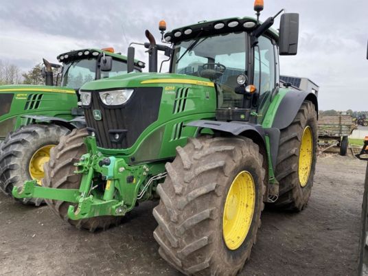 John Deere 6215R