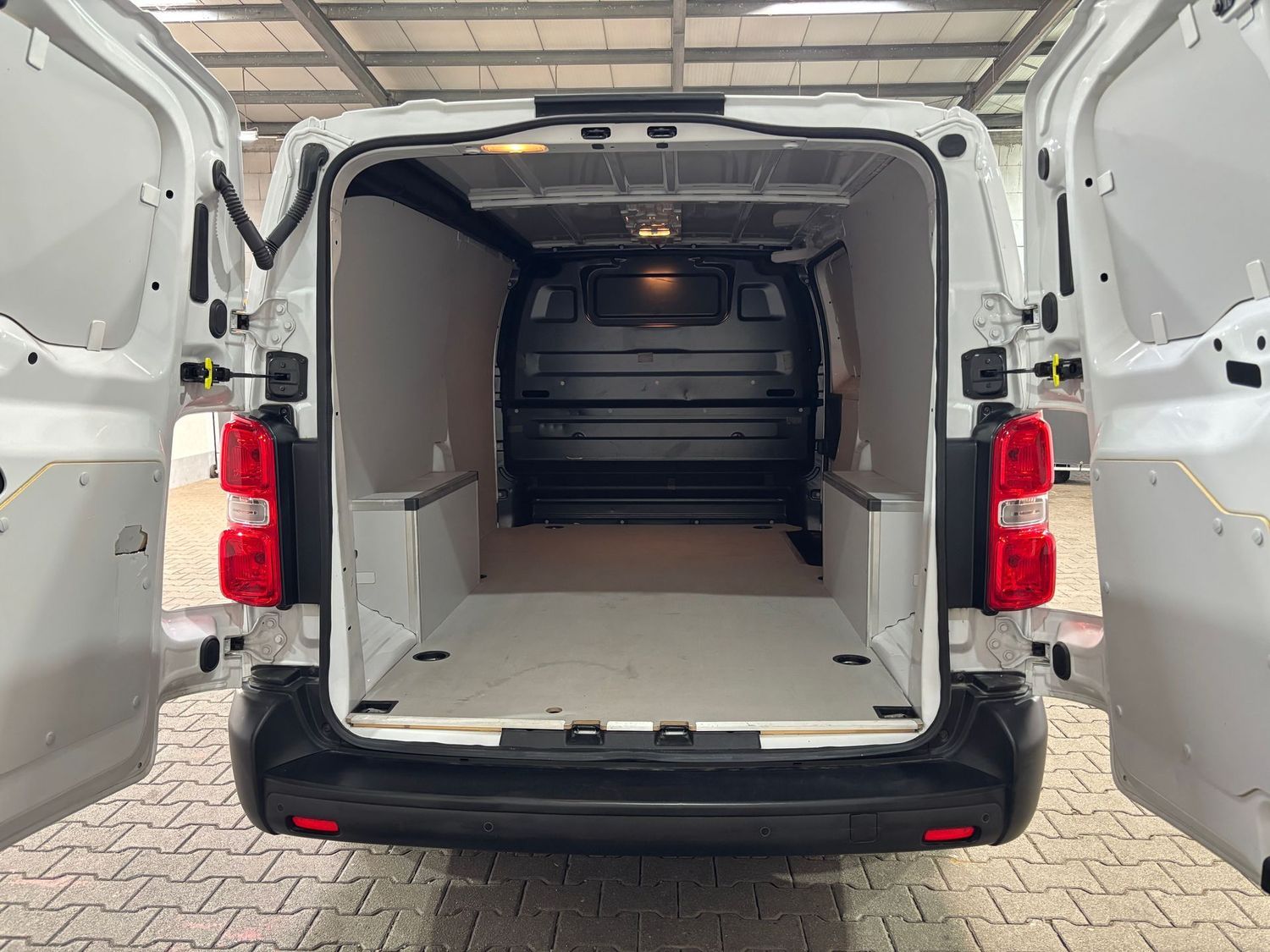 Fahrzeugabbildung Opel Vivaro Edition 2.0 XL L3 Kasten #Klima#Tempomat