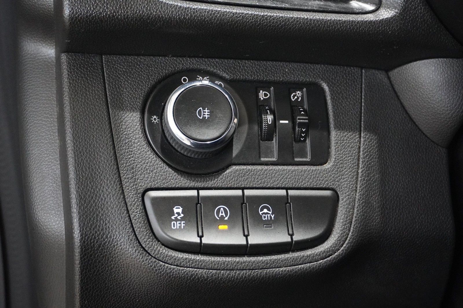 Fahrzeugabbildung Opel Karl 1.0 120 JAHRE KLIMA/USB/TEMP./RADIO/BT