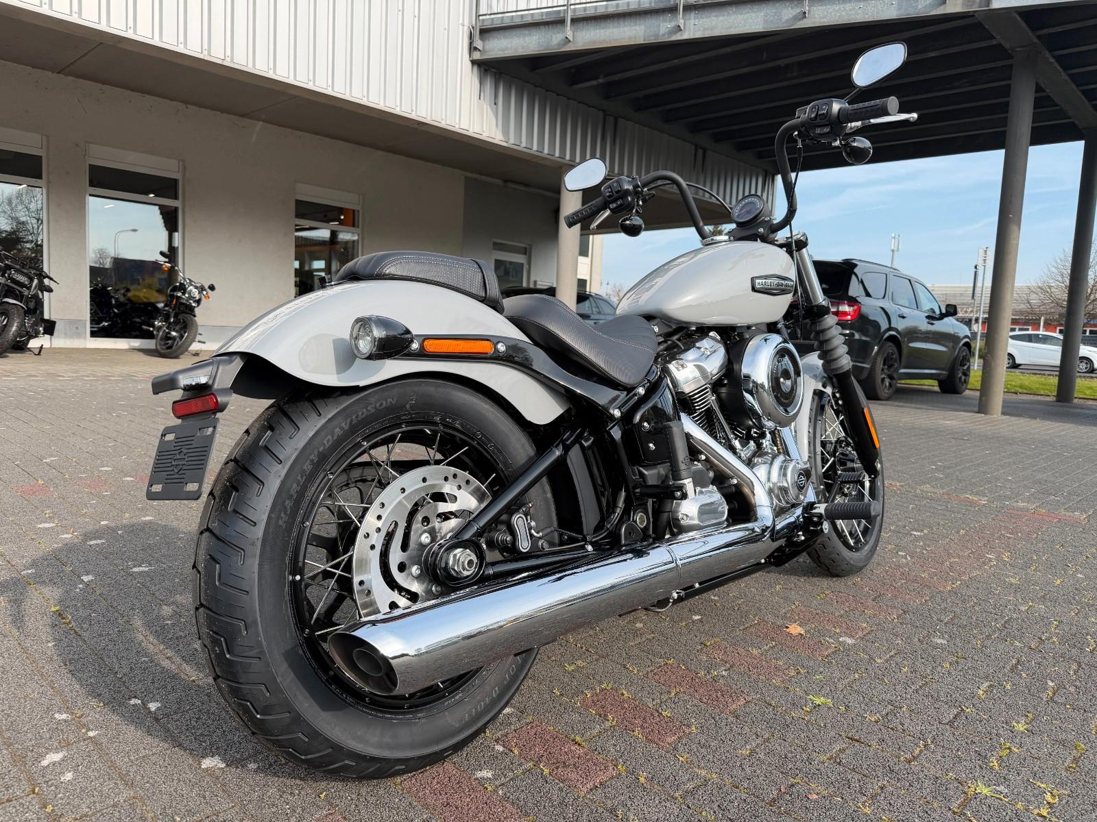 Harley-Davidson FXBB Softail Street Bob 117 sofort verfügbar
