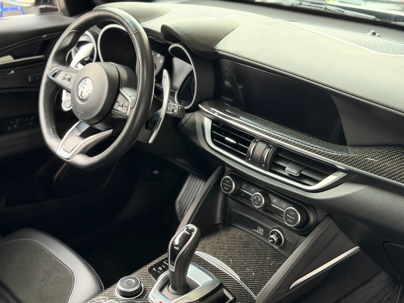 Fahrzeugabbildung Alfa Romeo Stelvio Veloce Ti Q4 H/K BI-XEN NAV RFK 21"