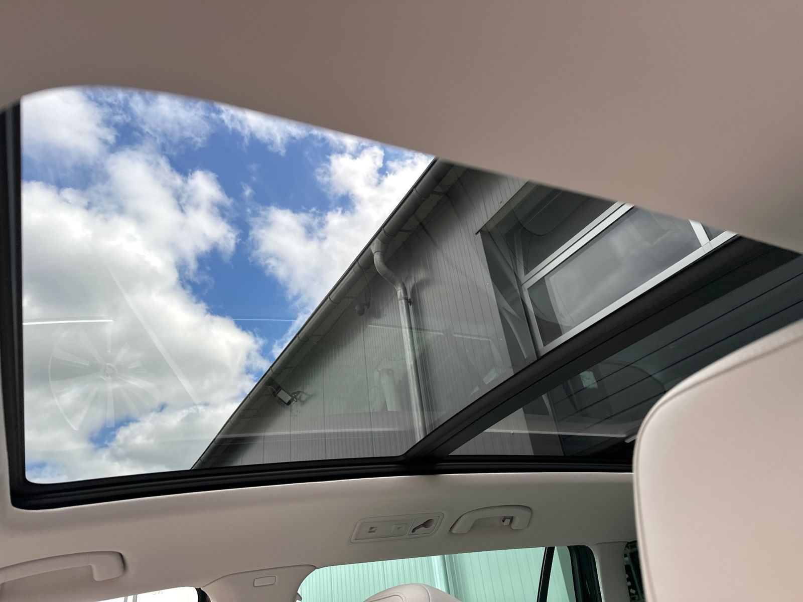 Fahrzeugabbildung Volkswagen Passat Variant GTE NAV+IQLIGHT+AHK+PANO+KAM+360°