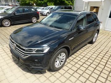 Volkswagen Touareg - 1